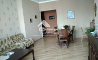 იყიდება არასტანდარტული პროექტის 4 ოთახიანი (142 კვ.მ) გარემონტებული ბინა საბურთალოზე, დოლიძის ქუჩაზე ახლადაშენებული და ექსპლუატაციაში მიღებული კორპუსის მე-6 (10) სართულზე. ერთი მისაღები ოთახით, სამი საძინებლით, იზოლირებული სამზარეულოთი, ორი სველი წერტილით, სამი აივნით, ცენტრალური გათბობით, სამზარეულოს ავეჯით, დაცული ეზოთი, პარკინგის ადგილით და ყველა საჭირო კომუნიკაციით. img