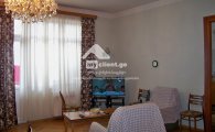 იყიდება 4 ოთახიანი გარემონტებული ბინა საბურთალოზე საირმის ქუჩაზა არასტანდარტული პროექტის მაღალჭერიან კორპუსში 2 დიდი მისაღები ოთახით, 2 საძინებელით, დიდი ჰოლით, 2 სველი წერტილით, 2 აივანით, იზოლირებული სამზარეულოთი, ჩაყენებულია წაბლის კარფანჯარა, მუხის პარკეტი ფუნქციონირებს ახალი ლიფტი კორპუსი დაცულია შლაგბაუმით . ღირებულება არ მოიცავს სააგენტოს საკომისიოს. img
