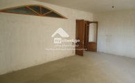 იყიდება 4 ოთახიანი 182 კვმ თეთრი კარკასის მდგომარეობაში ბინა სპორტის სასახლესთან. ბინას აქვს 2 საძენებელი 1 დიდი მისაღები და 1 კაბინეტი რომელიც სურვილის შემთხვევაში შესაძლებელია გადაკეთდეს მე-3 საძინებლად. ბინაში გაყვანილია ცენტრალური გათბობის მილები და რადიატორები. ბინას აქვს 3 აივანი და 2 დიდი სველი წერტილი სადაც შესაძლებელია გაკეთდეს დიდი აბაზანა.
img