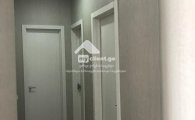 იყიდება 3 ოთახიანი ბინა საბურთალოზე, დელისის მეტროსთან ახლოს, ახალდაშენებულ და დასრულებულ კორპუსში, ბინა არის ახალი გარემონტებული, 2 საძინებლით, სტუდიოს ტიპის მისაღები ოთახით, აივნით, ცენტრალური გათბობით, ყველა საჭირო კომუნიკაციით, img