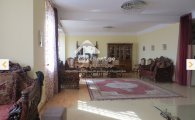 იყიდება 4 სართულიანი კერძო სახლი ვეძისში, ვაზისუბნის ქუჩაზე, სახლი არის ახალი გარემონტებული, საცხოვრებელი ფართია 550 კვ.მ, დიდი მისაღები ოთახით, იზოლირებული სამზარეულოთი, 5 საძინებლიტ, კაბინეტით, ცენტრალური გათბობით, სრული კოფორტით, სახლს აქვს 350 კვ.მ ფართის ეზო. img