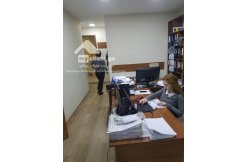 იყიდება 90 კვ.მ. საოფისე ფართი საბურთალოზე მიცკევიჩის ქუჩაზე. ფართი არის გარემონტებულ მდგომარეობაში, 3 დამოუკიდებელი სივრცით, სამზარეულოთი, სველი წერტილებით, საოფისე ავეჯით, კონდიციონერით, ცენტრალური გათბობის სისტემით, გაყვანილი ყველა საჭირო კომუნიკაციით. ფართს აქვს პარკინგის ადგილი! img