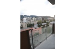 იყიდება 4 ოთახიანი ბინა მწვანე კარკასის მდგომარეობაში საბურთალოზე როდოსის კომპლექსში მისაღები ოთახით, 3 საძინებელით, 2 აივანით, იზოლირებული სამზარეულო 2 სველი წერტილით, გათბობის სისტემა დამონტაჟებულია ჟერი და კედლები დამუშავებულია საჭიროებს კოსმეტიკურ რემონტს შესაძლებელია პარკინგის შეძენაც 5000 დოლარის ექვივალენტ ლარში img