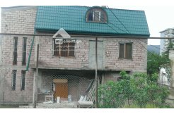 იყიდება 2 სართულიანი კერძო სახლი საბურთალოზე, ნუცუბიძის ქუჩაზე, სახლი არის მიმდინარე რემონტით, შესაძლებელია კომერციულ ფართად გამოყენება. img