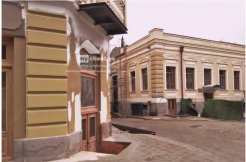 იყიდება 71 კვ.მ ბინა სოლოლაკში, ტურისტულად აქტიურ ზონაში. მისაღები ოთახით, სმზარეულოთი, ერთი საძინებლით, ერთი სველი წერტილით, ბინაში მიმდინარეიობს რემონტი და ჩაგბარდებათ სრულად ფარემონტებული. img