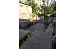 იყიდება კერძო სახლი დოლიძის ქუჩაზე, საერთო ფართია 140 კვ.მ, აქედან 50 კვ.მ არის ეზო. img