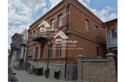 იყიდება სასტუმრო ძველ თბილისში ავლაბარში, მეტეხის ეკლესიასთან ახლოს . ფასი სასტუმრო არის მწვანე კარკასის მდგომარეობაში, 7 ნომრით, ყველა კომერს აქვს სველი წერტილი, აქედან 2 არის ლუქსის ტიპის ბუხრით და აივნით, საუკეთესო ხედებით ქალაქზე.
img