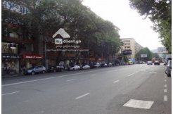 იყიდება ქავთარაძეზე ლეჩკომბინატსა შენობასთნა, მიწის ნაკვეთი და მასზე მდგომი ავტონომიური შენობა, მოქმედი ბიზნესით. შენობა არის ერთ სართულიანი (სიგრძე - დაახლოებით 35 მეტრი, სიგანე - 7 მეტრი). img