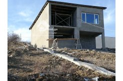 იყიდება 2 სართულიანი კერძო სახლი ოქროყანაში, ცენტრალურ ადგილას, სახლი არის ახალი აშენებული, შავი კარკასის მდგომარეობაში, საუკეთესო ხედებით, აქვს 500 კვ.მ ფართის ეზო. img