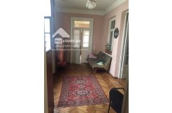 იყიდება 2 სართულიანი კერძო სახლი საბურთალოზე, დოლიძის ქუჩის მიმდებარედ, სახლოი არის სარემონტო მდგომარეობაში. აქვს 45 კვ.მ ფართის ეზო. img