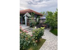 იყიდება წავკისის ველის კომპლექსში კერძო 2 სართულიანი სახლი 4 საძიმებელით, კაბინეტის ოთახით, ცალკე სამზარეულოთი, საბილიარდო ოთახით, ავტოფარეხით, ეზოს ფართია 1000 კვ მეტრი სადაც მოწყობილია ცალკე დასასვენებელი სივრცე img