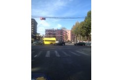 უყიდება 3 ოთახიანი ბინა საბურთალოზე გაგარინის მოედანზე ძველ აშენებულ სახლში მისაღები ოთახით, 2 საძინერბელით, სველი წერტილიოთ აივანით img