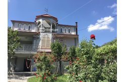 იყიდება სამ სართულიანი 500 კვ.მ კერძო სახლი წყნეთში 1200კვ.მ ეზოთი,
12 ოთახი, აქედან 8 საძინებელი,
ოთახების განლაგება ,
პირველ სართულზე, სასადილო მარმარილოს ბუხრით,სამზარეულო,აბაზანა, ტუალეტი,1 საძინებელი,ვერანდა,
მე2 სართული სასადილო, სამზარეულო, აბაზანა, ტუალეტი, სამი საძინებელი, ჩაშენებული კარადებით, , ვერანდა და აივნები,
მე, 3 სართულზე საბილიარდო, 4, პატარა, საძინებელი , ვერანდა, აბაზანა, ტუალეტი.
ეზოში, ხეხილი, ასევე განლაგებულია დამხმარე სათავსოები img