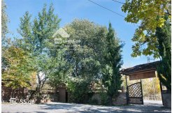 სასწრაფოდ, იყიდება მოქმედი რესტორანი, ქალაქგარეთ შესანიშნავი ადგილმდებარეობით, ფართი 700კვ.მ, ეზოში არის განლაგებული 5 კუპე, ულამაზესი გაფორმებებით და მაგიდა, სკამებით, და 2 ფაცხა img