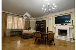 იყიდება ახალაშენებულ კორპუსში გაგარინის მოედანთან 5 ოთახიანი ბინა 4 საძინებელით 2 სველი წერტილით, ცალკე სამზარეულო ოთახით , 2 აივანით მოქმედი ბუხარით
კორპუს აქვს ეზო და შესაძლებელი დაპარკინგება img